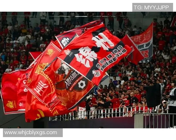 广州与成都足球队赛后分析灵活性对决的精彩瞬间与战术思考